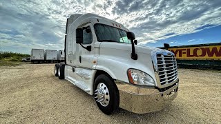 2014 Freightliner Cascadia Mid Roof
