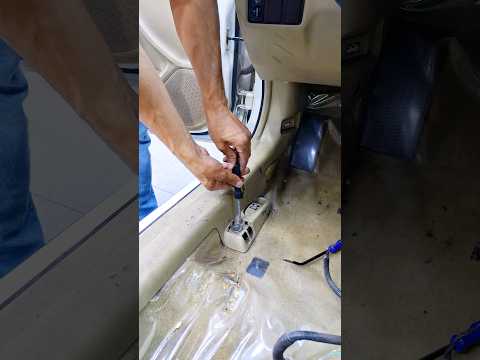 فرش کف یک ماشین را بردارید