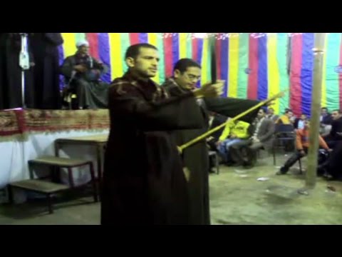 الريس محمد عبد العال يرقص على اغنيه مش بالمال مع والده الريس عبد العال عام 2009م