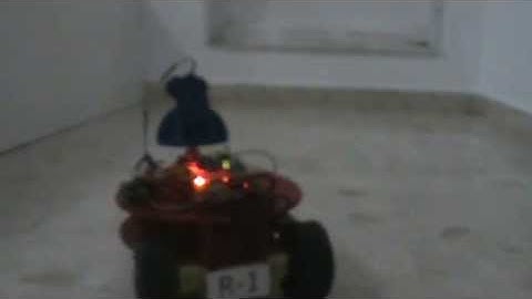 Arahal  Robot pintado y con faros  Arduino  Ramos