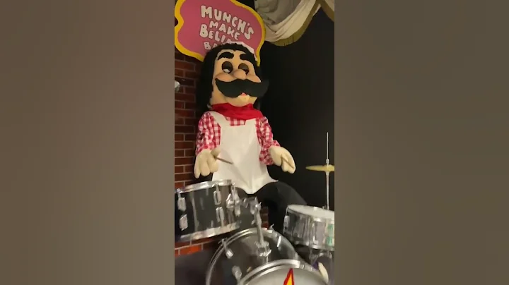 Chuck E Cheese Animatronics are WATCHING US 😳 #scary #chuckecheese #shorts