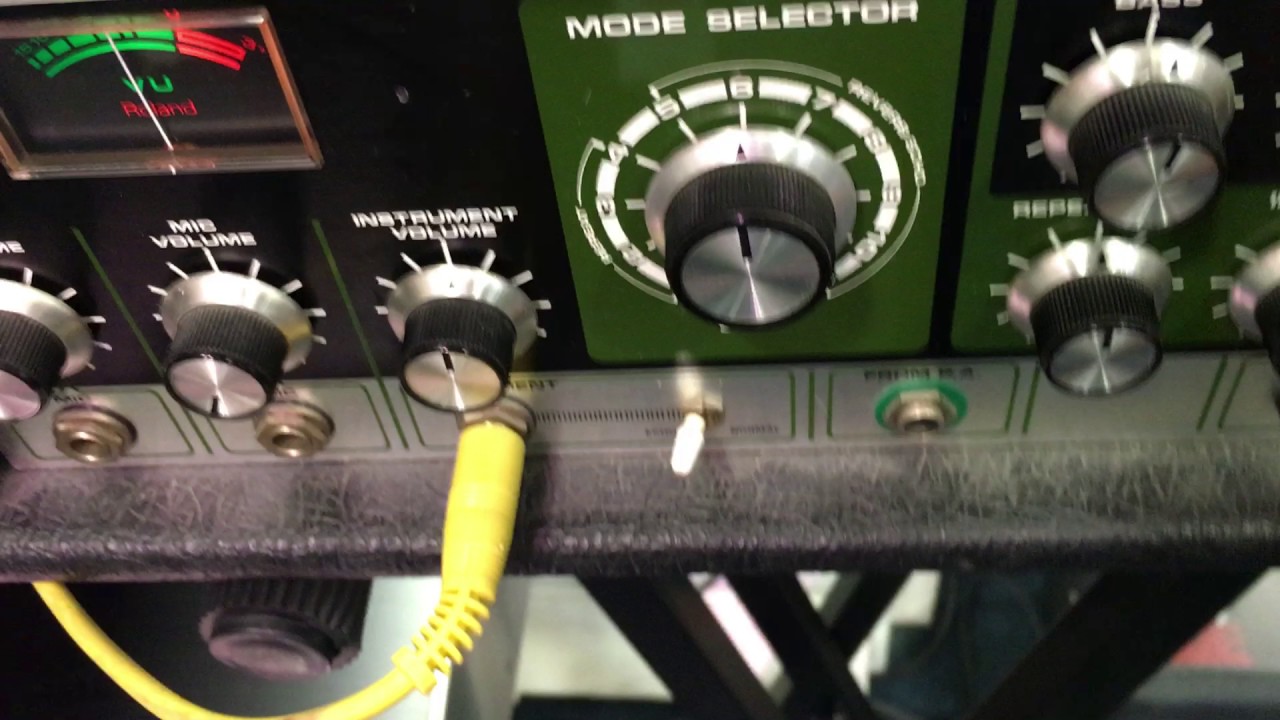 Roland RE-201 Space Echo Vs Boss RE-20 Space Echo - YouTube