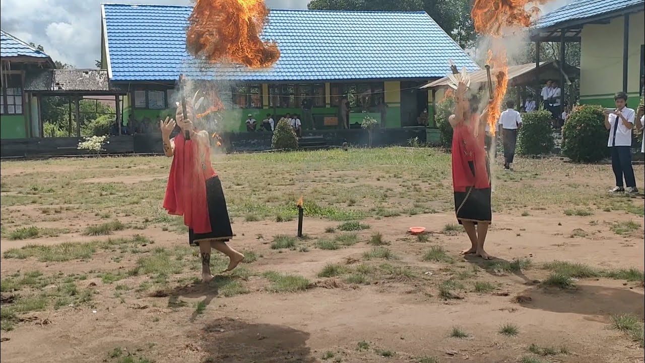 Seru, Tarian Dayak mainkan Api