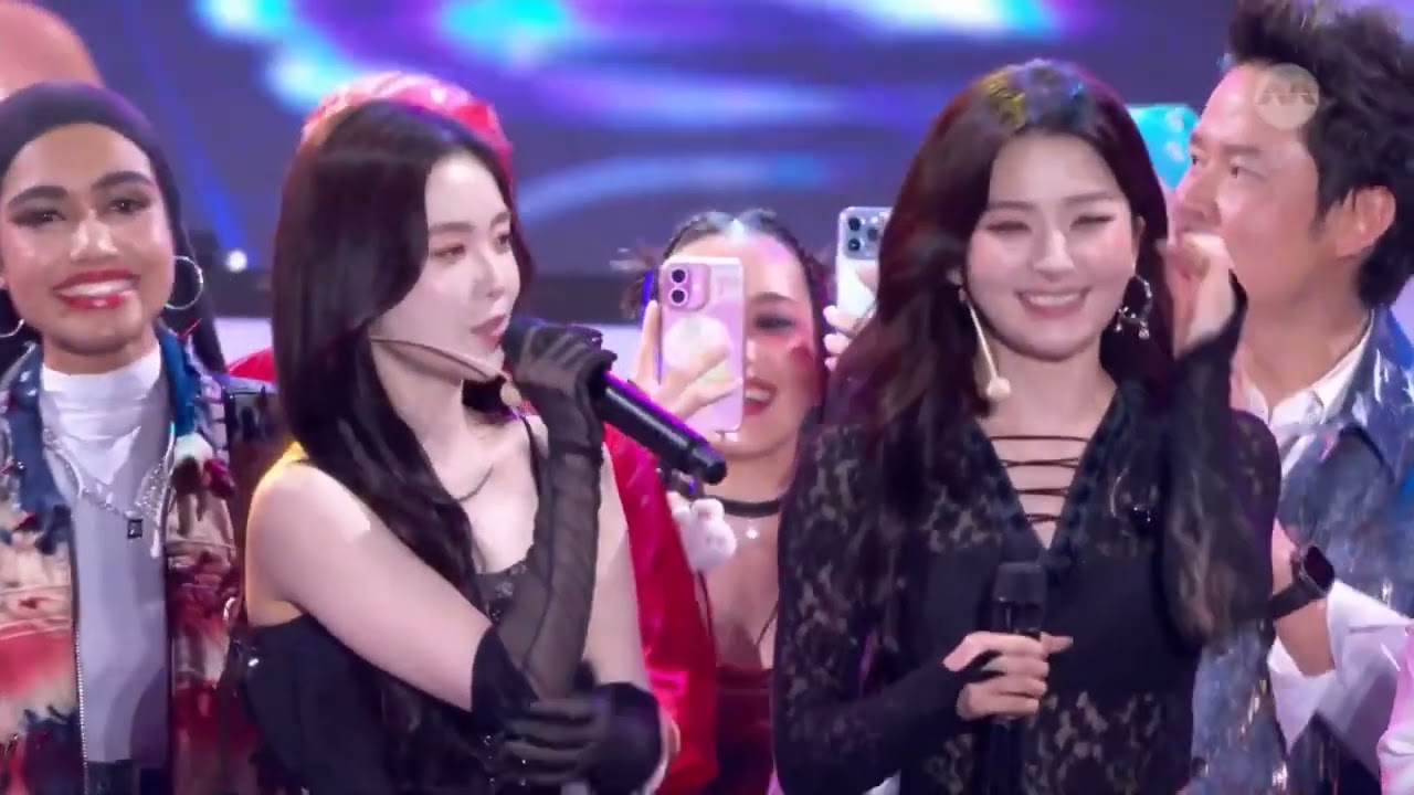 Singapore New Year Countdown 2026 - RED VELVET Irene & Seulgi LIVE
