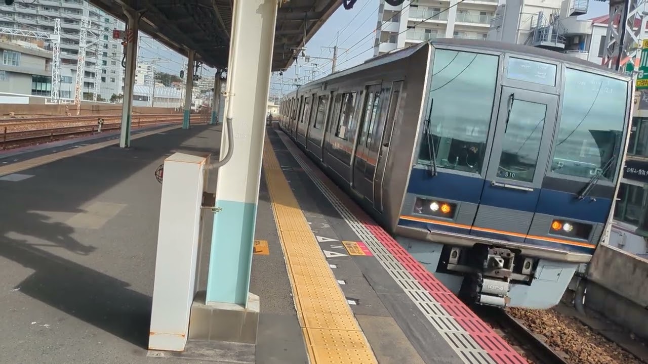 新快速高速通過　スーパーはくと　２０７系 ２２３系