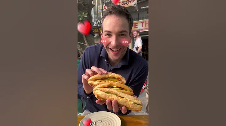 Bánh mì ở Pháp 🇫🇷 và Việt Nam 🇻🇳 | WillinVietnam #shorts #vietnam #pháp