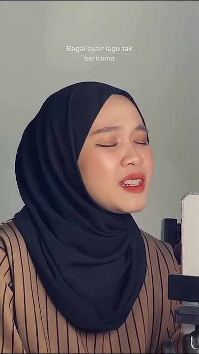 kau dan aku tak bisa bersama :)