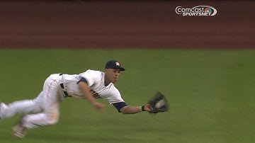 KC@HOU: Springer dives to catch a sinking line drive