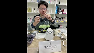 Facial mask machine production display