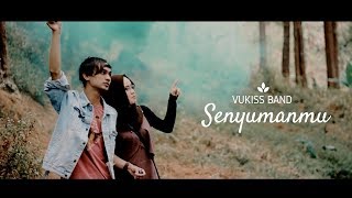 Download lagu VUKISS Senyumanmu MP3 VUKISS Senyumanmu MP3