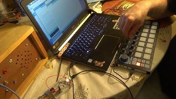 M0 Trinket Synth  v9