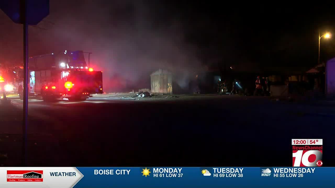 VIDEO Officials investigate cause of fire at abandoned apartment