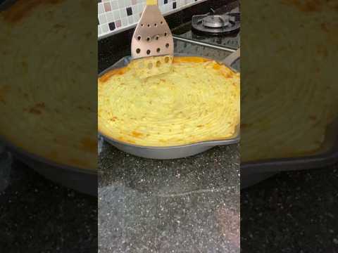 Мясная запеканка по-турецки – Çoban Böreği! 🥘🇹🇷 #recipe #food #shorts #cooking #foodshorts