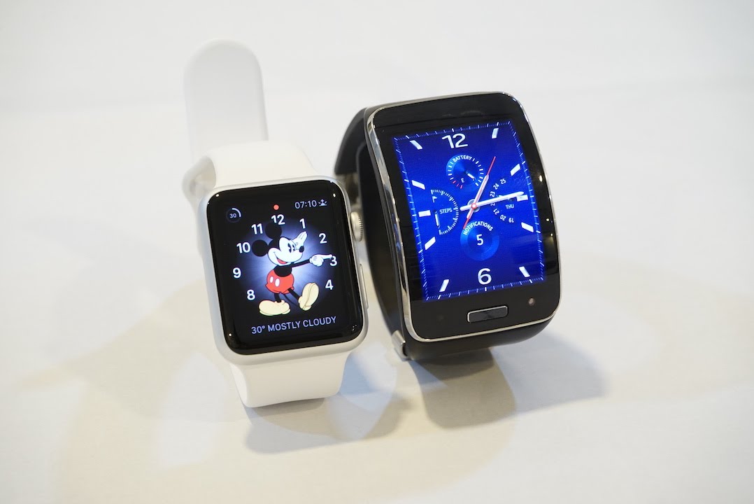 Часы совместимые с самсунг. Mio Gear s. Часы Apple watch самсунг 5. Смарт часы совместимые с iphone. Apple watch vs Gear.