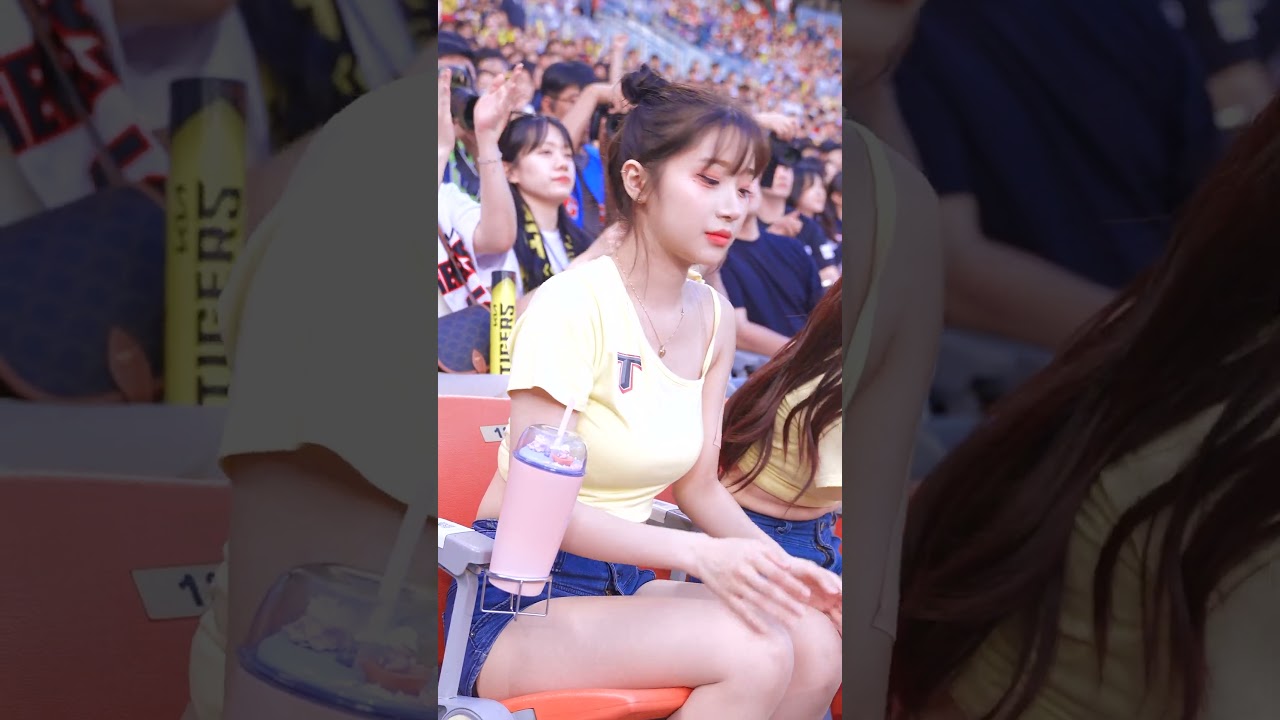 언니들 섹시 포즈가 웃겨서 빵터진 이주은(Lee Ju-Eun)치어리더