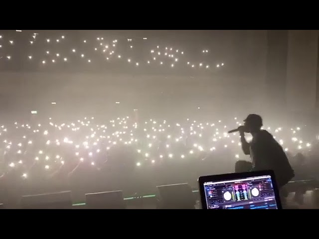 Pop Smoke Dior in concert with their fans in London(direct)