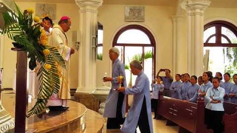 Dòng Tiểu Muội mừng SN Mẹ và Ngân Khánh khấn dòng