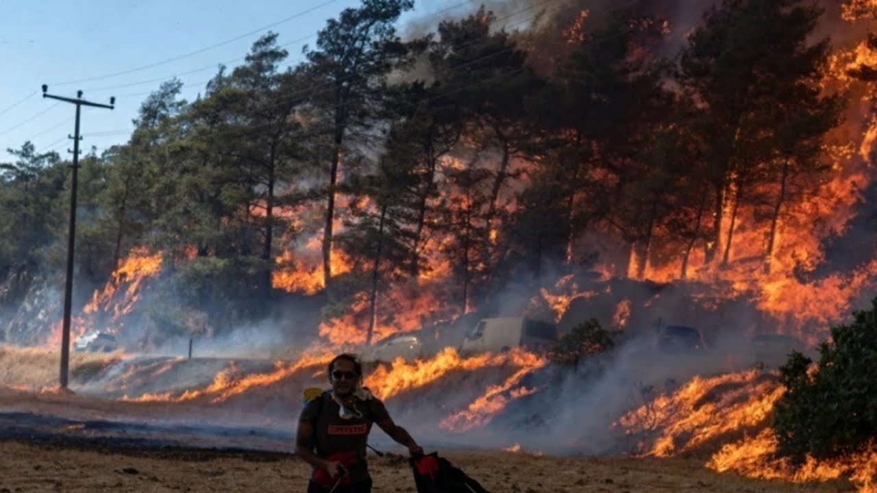 Опасно сейчас в турции. Измир турция землетрясение. Землетрясение в измире 2020. Мармарис турция пожар. Измир турция землетрясение 1999.
