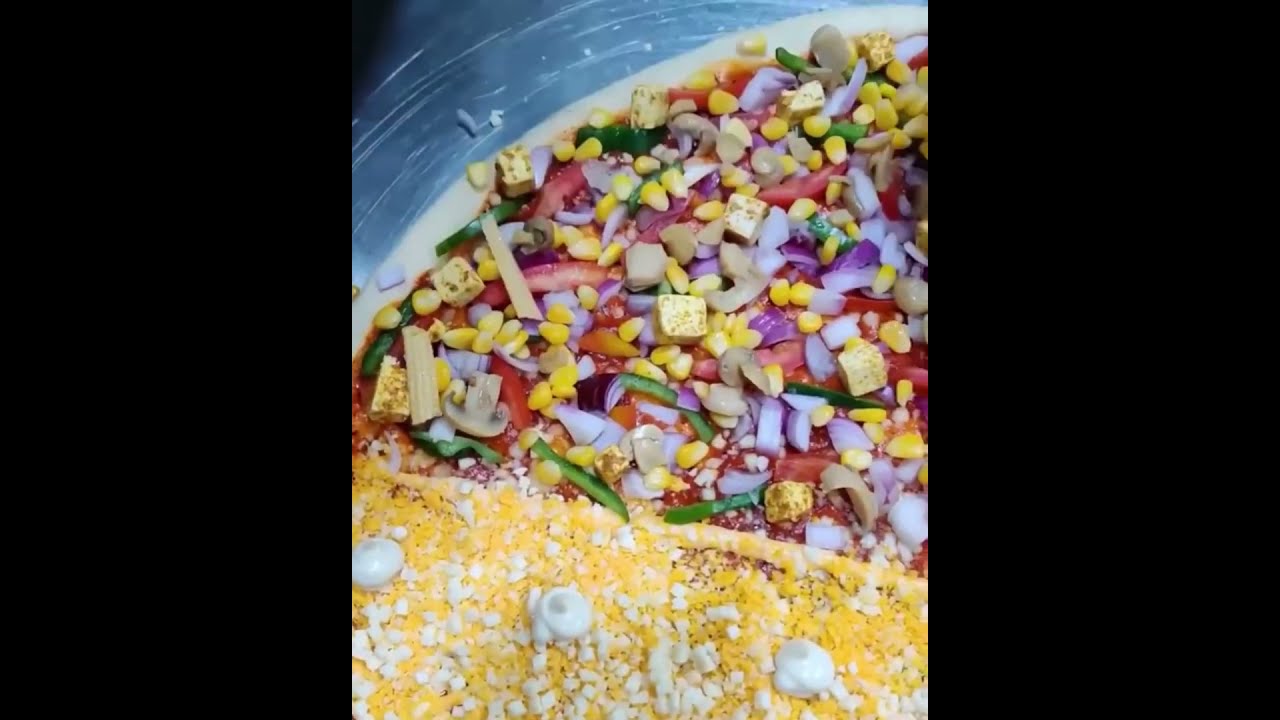 Monster large vegetable extra cheese loaded pizza || delhi street food 