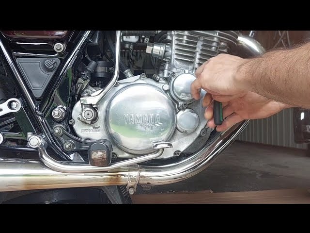 YAMAHA！　ＳＲ500 実働取り外しエンジン yamaha SR500 エンジン異音(*_*) エンジン分解編 - YouTube