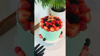 Милий тортик мятного кольору із фруктами? shorts cute mint fruit cake