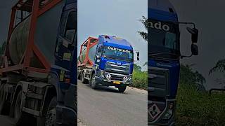 HATI HATI DIJALAN BOSS KU... #automobile #trucking #supirtruk #viral #driver
