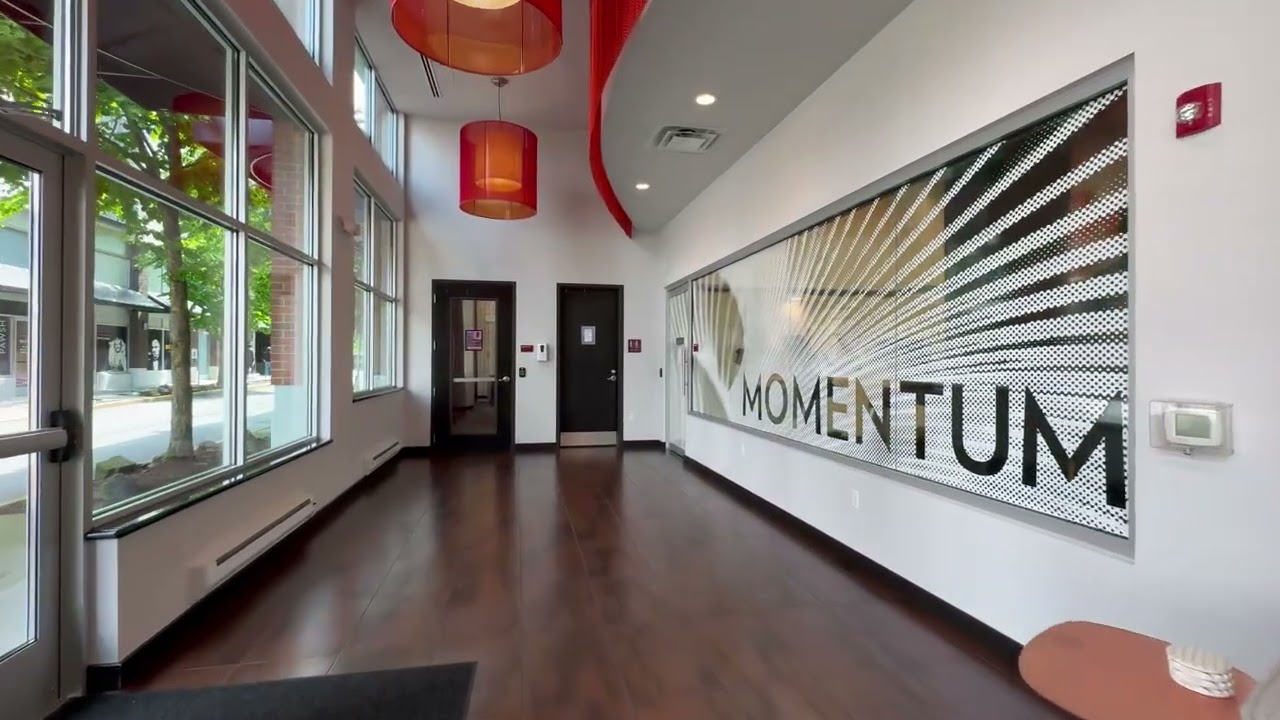 Red 160 Apartments - Downtown Redmond - West Lobby