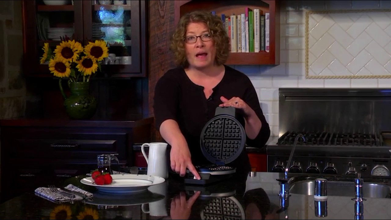 Cuisinart WMRCA Round Classic Waffle Maker Review +Cuisinart WMRCA