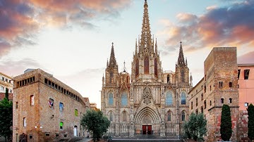 Barcelona Cathedral: Explore the Beauty of Gothic Architecture (60 Seconds)
