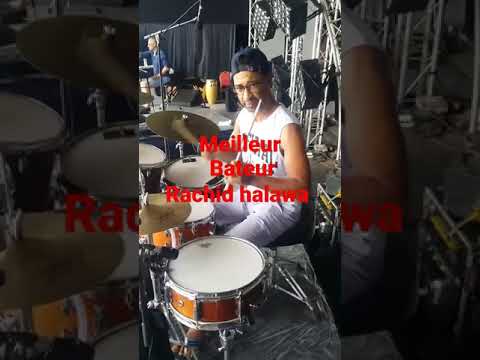 عازف على ألة درامز بطريقة إحترافية 