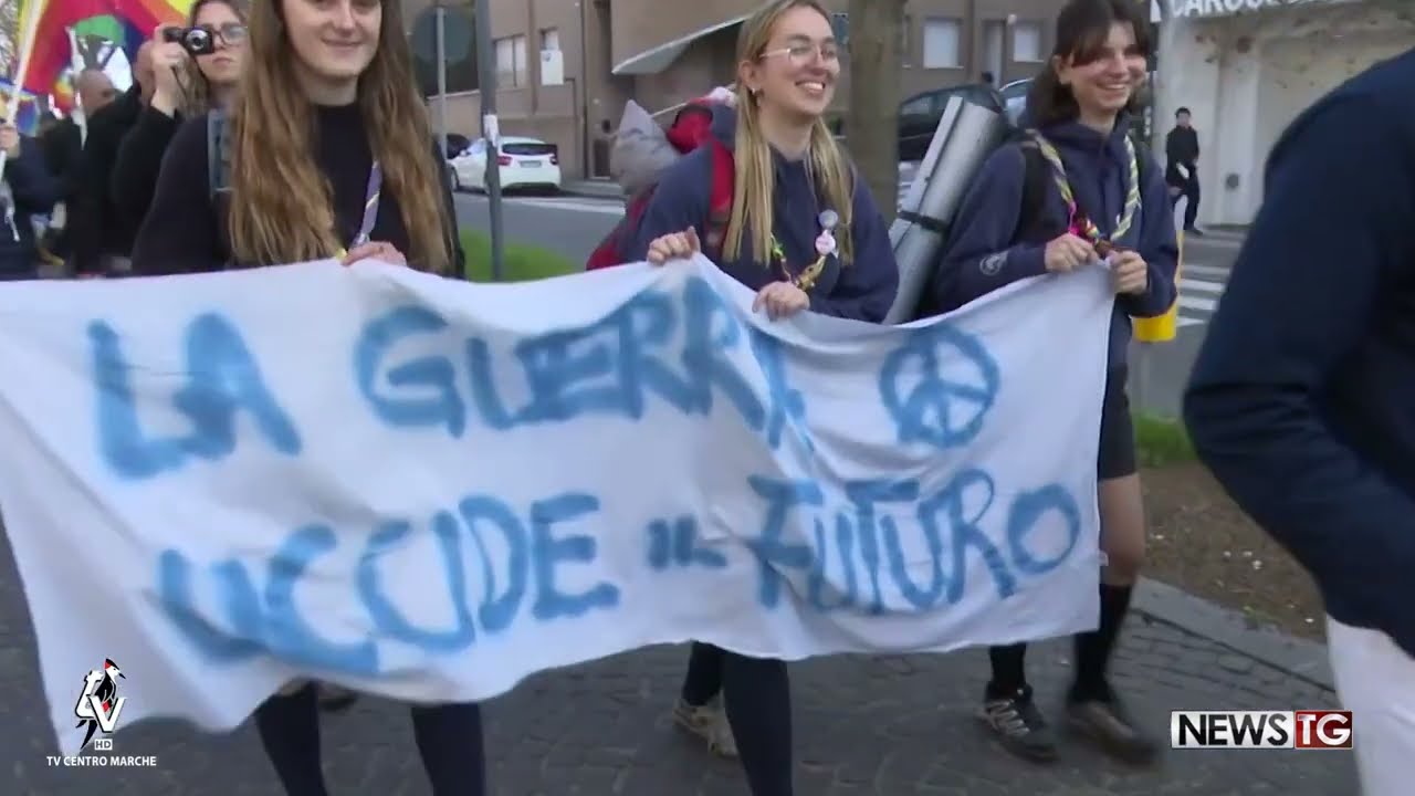 Corteo per la pace, centinaia per dire 