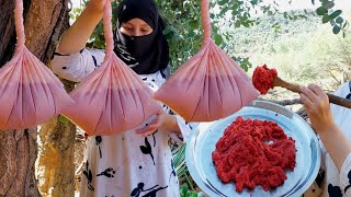 Preparing tomatoes suspended in the air🥰🥰 truly an amazing recipe