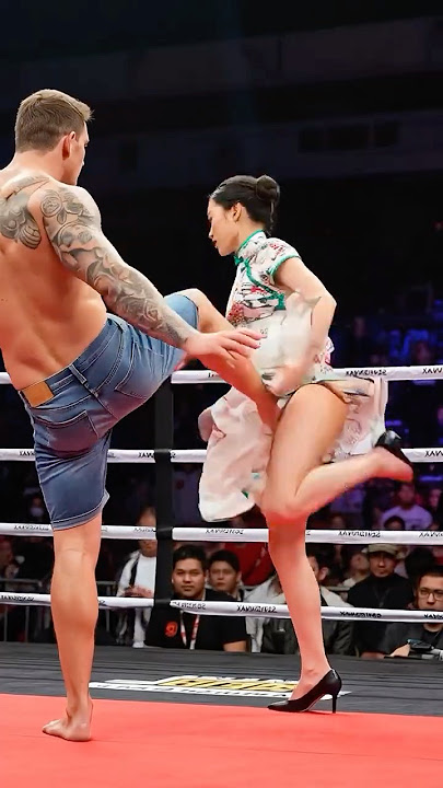 A strong man flirted with a beautiful woman, but was beaten up by her in a terrible way! #kungfu