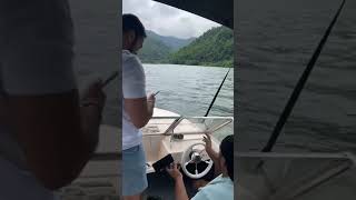 علي يسوق القارب في #باتومي #جورجيا