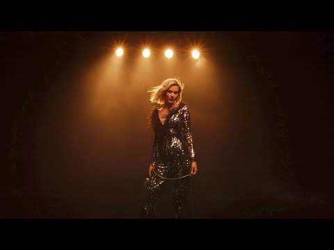 Video: Joss Stone yeni stil simvoludur