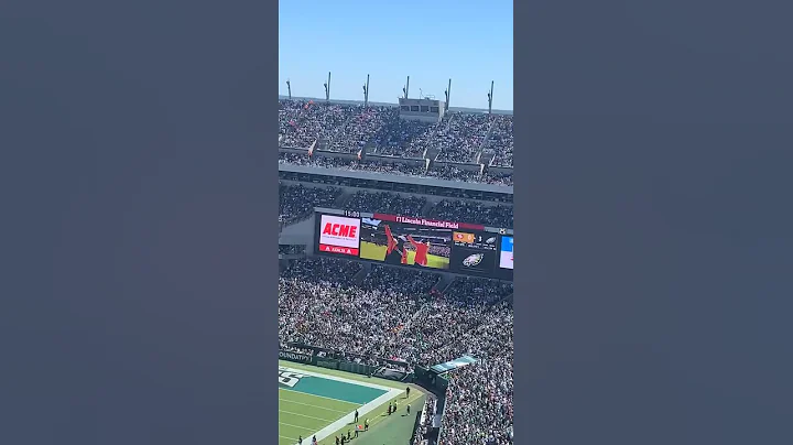 Brian Dawkins gets the home crowd hyped 😤 (Philadelphia eagles)
