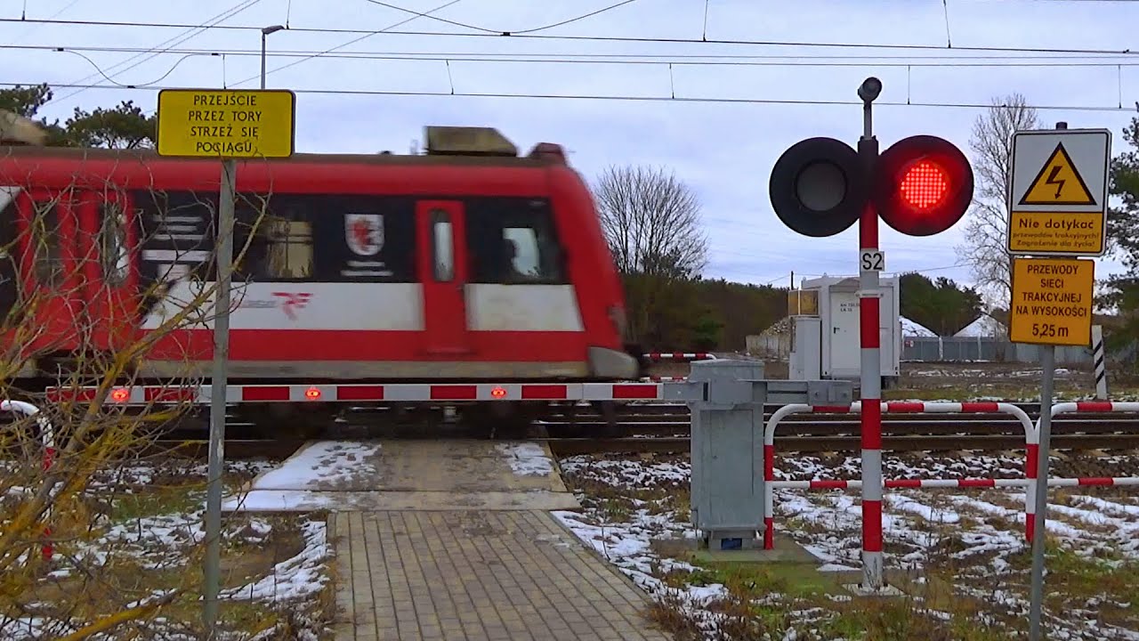 2 Pociągi na Przejściu Kolejowym przy ul. Przemysłowej w Bydgoszczy | Polish railroad crossing