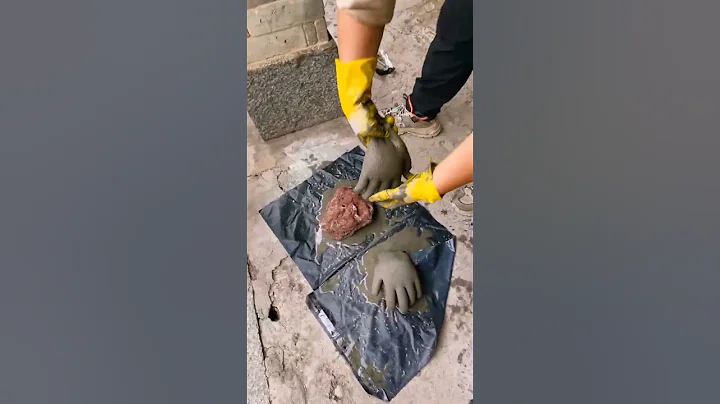 别再花冤枉钱高价买花盆了，用废弃的手套制作多肉花盆，简单实用禅意满满#生活小妙招 #变废为宝 #新农人计划 - 天天要闻