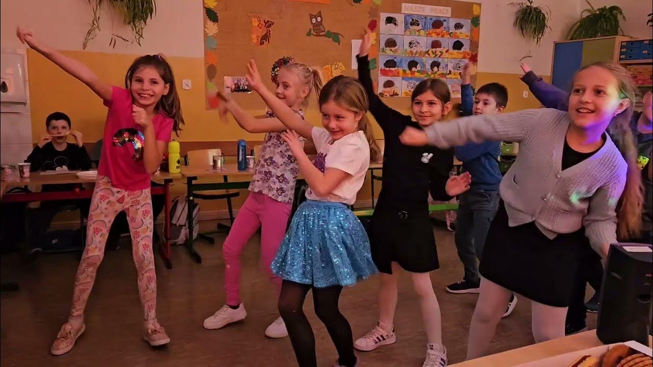 SP6 Sanok - Andrzejki w klasie 2b - 29.11.2024 - YouTube