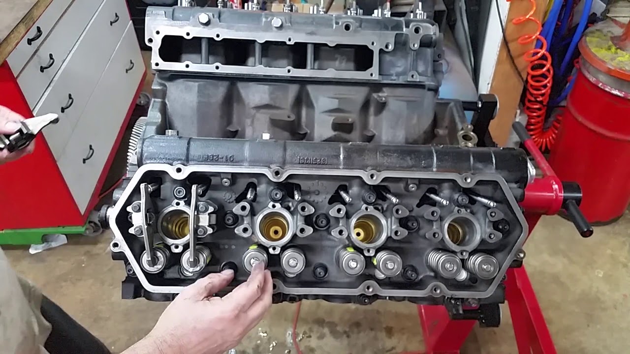 7.3 Build: Installing the valve train and glow plugs. - YouTube