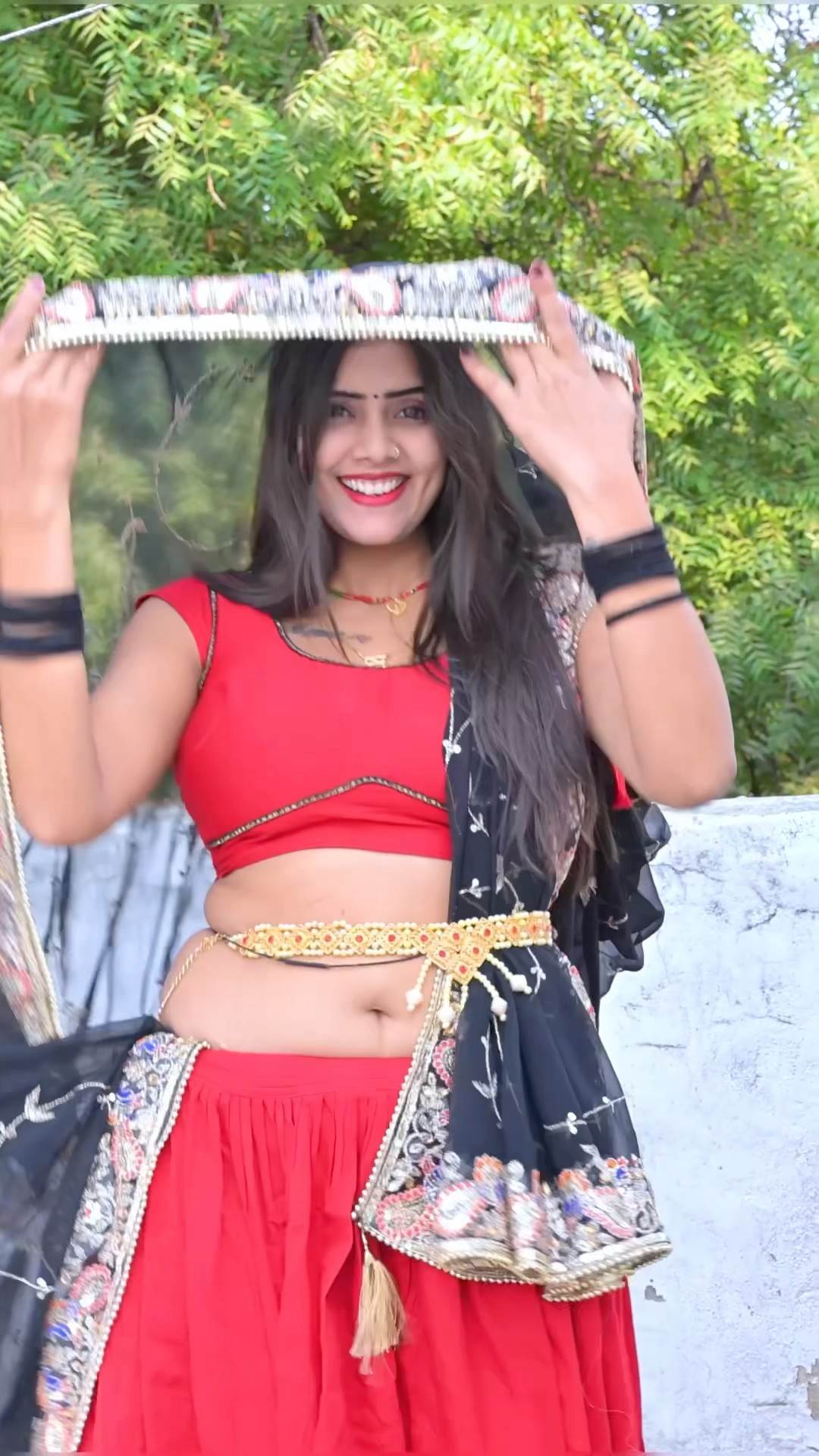 लंबा लंबा घूँघट करना पड़ेगा ?#shorts #trending #dance #meenu #ytshorts