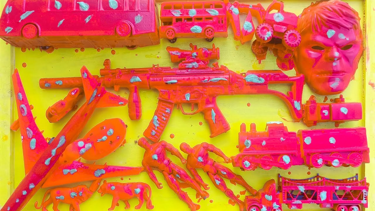 Membersihkan mainan berlumpur pesawat terbang,helikopter,mobil pemadam,kereta cepat dan spiderman