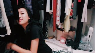closet confessions.
♡ HELLO I LOVE YOU ♡
in which heidi is really orange and gets really vulnerable
also this was prefilmed a few weeks ago, which is why i say im going to barcelona in a few weeks. im actually leaving for barcelona tonight boos!!
music: aquellos ojos verdes - nat king cole
FIND ME:
https://www.instagram.com/hiheidz/
☯ Commonly Asked Questions ☯
1. What camera do you use?
Canon Rebel t3i
2. What editing program?
Final Cut Pro X
3. What are you wearing?
Top: Brandy Melville
ABOUT ME:
My name is Heidi but if youre really special you can call me Heids. ;) Im currently on a gap year and will be attending Harvard University in 2017!! closet confessions.