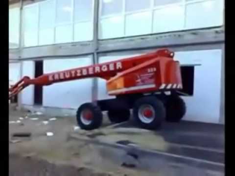 Идиот и самоходна вишка - YouTube
