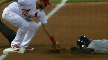 HOU@STL: Molina throws out Gonzalez at third base
