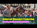 Usa un gran traje de #dinosaurio para divertir a las niñas, apoyo de #rapaz