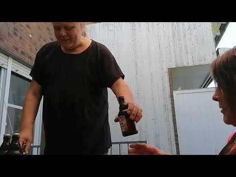 Alkoholfreies Bier öffnen