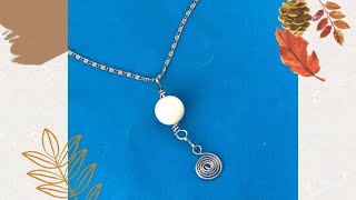 Collar con espiral de alambre (aluminio, artesanía, joyería)