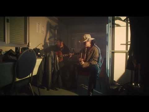 Livin’ For (acoustic dressing room version) 