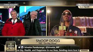 I LOVE when Anderson Cooper loses it during Snoop Dogg's interview with Andy Cohen #NYE #LOL